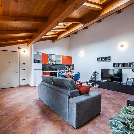 Casa Luce - Bright, Stylish And 아파트 모데나
