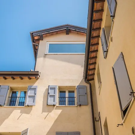 Casa Luce - Bright, Stylish And 아파트